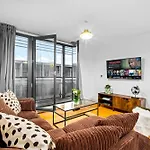 2-Bedroom Apartment In Heart Of The City - China Town - Balcony - Secure Parking Included 48A