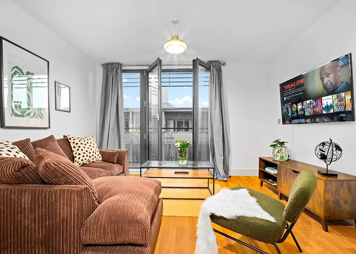 2-Bedroom Apartment In Heart Of The City - China Town - Balcony - Secure Parking Included 48A