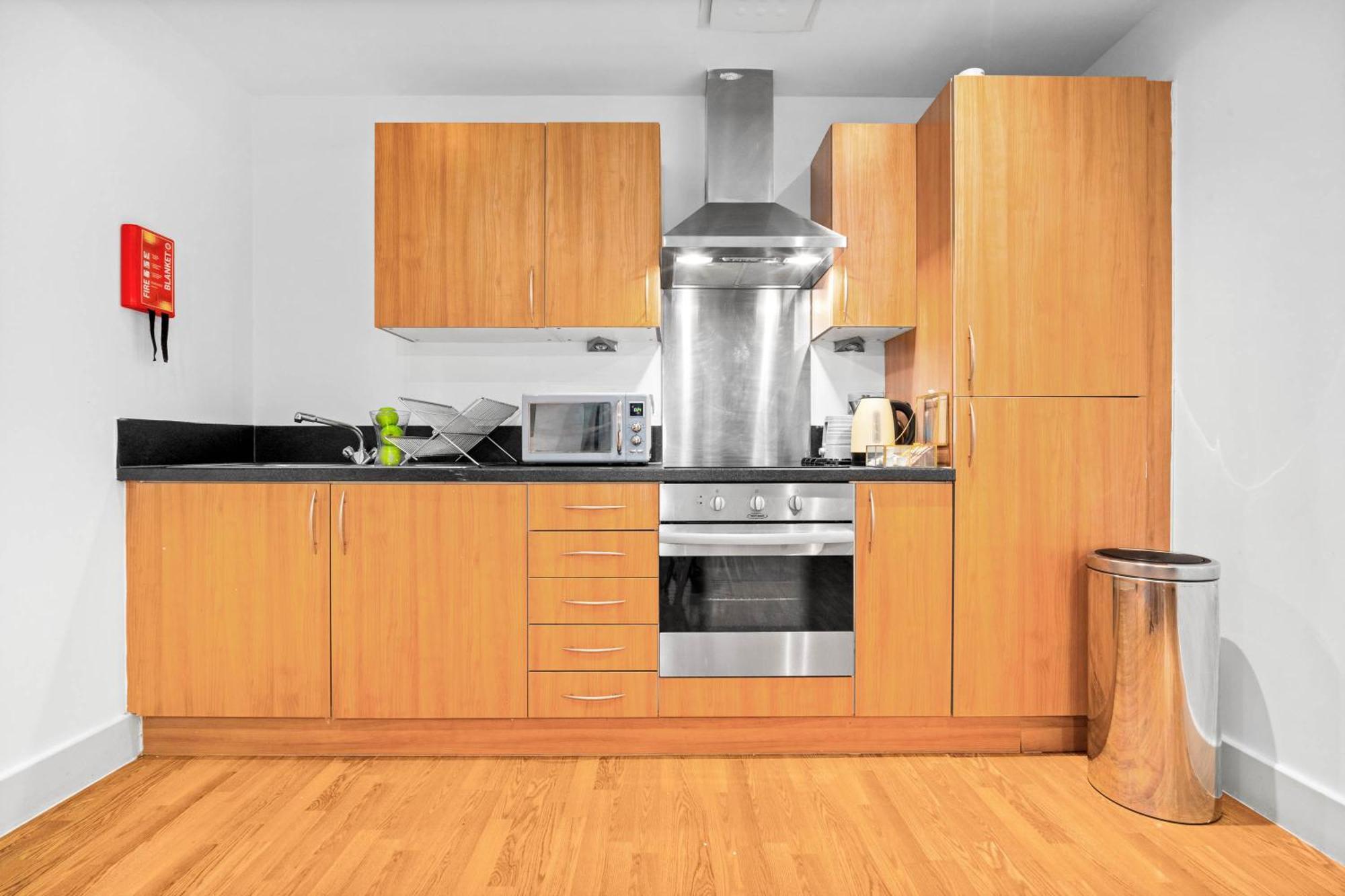 Apartment 2-bedroom In Heart Of The - China Town - Balcony - Secure Parking Included 48a Birmingham
