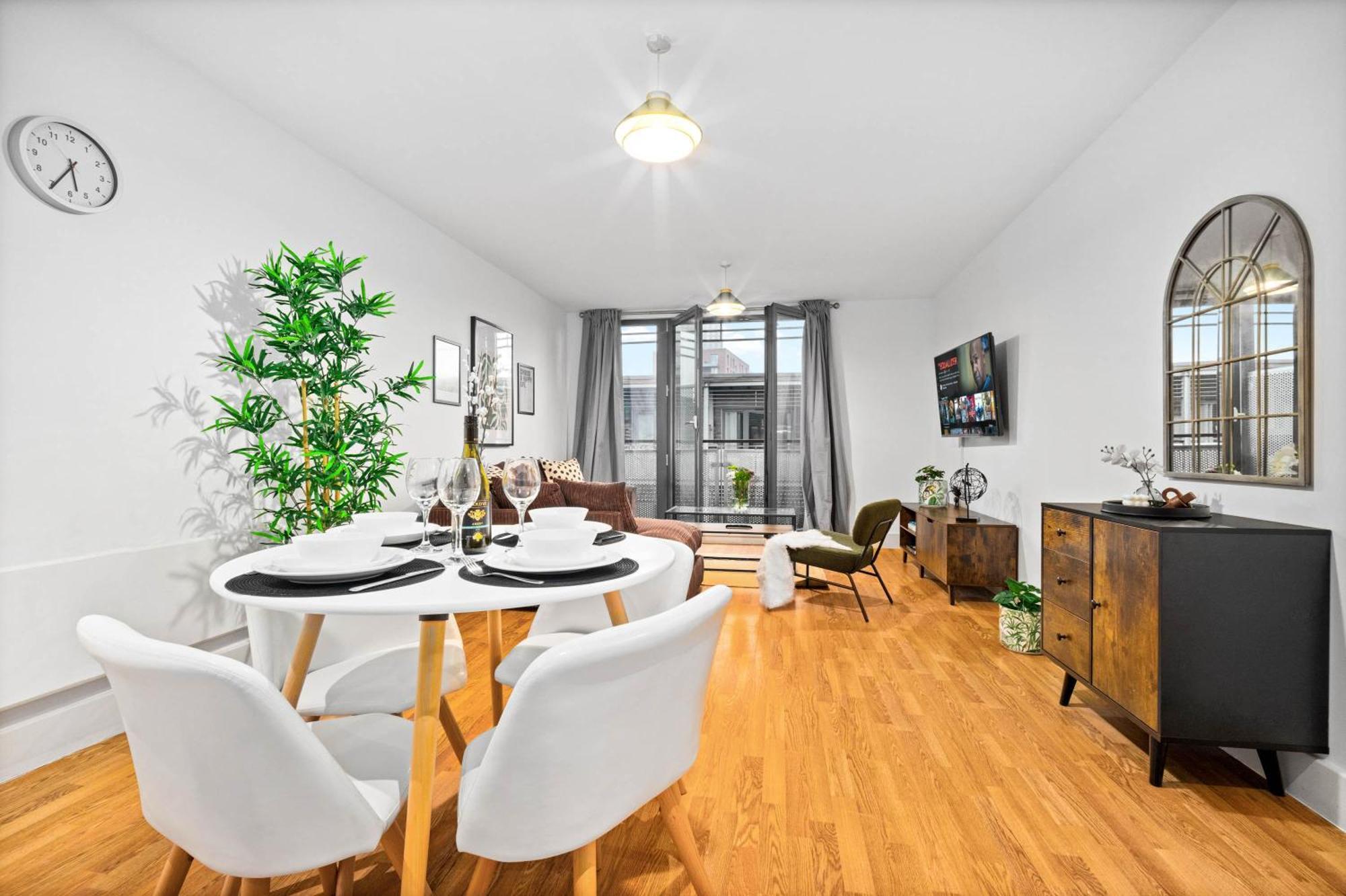 2-bedroom In Heart Of The - China Town - Balcony - Secure Parking Included 48a