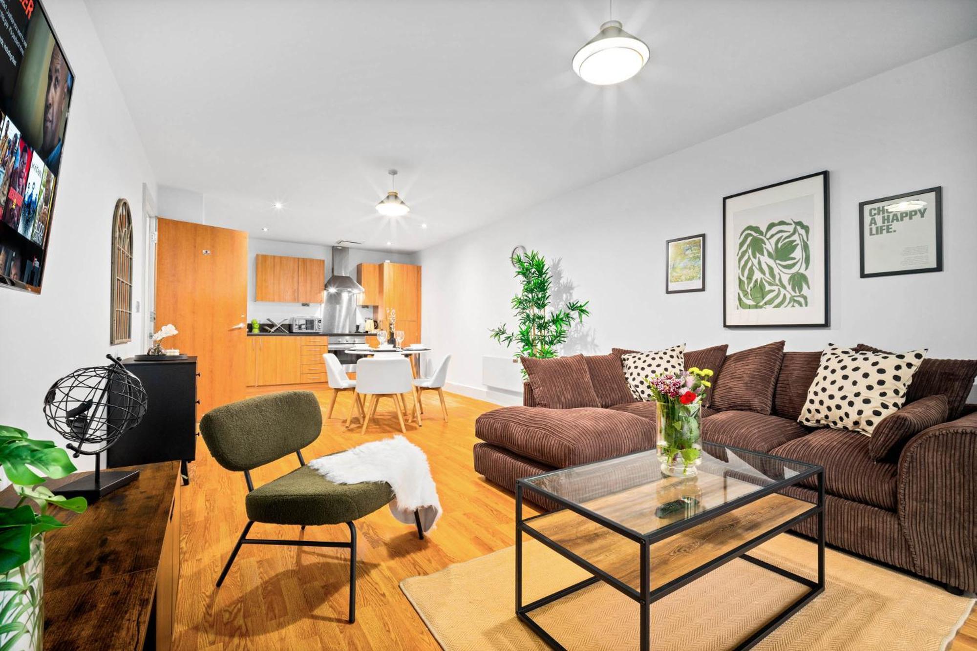 Apartment 2-bedroom In Heart Of The - China Town - Balcony - Secure Parking Included 48a